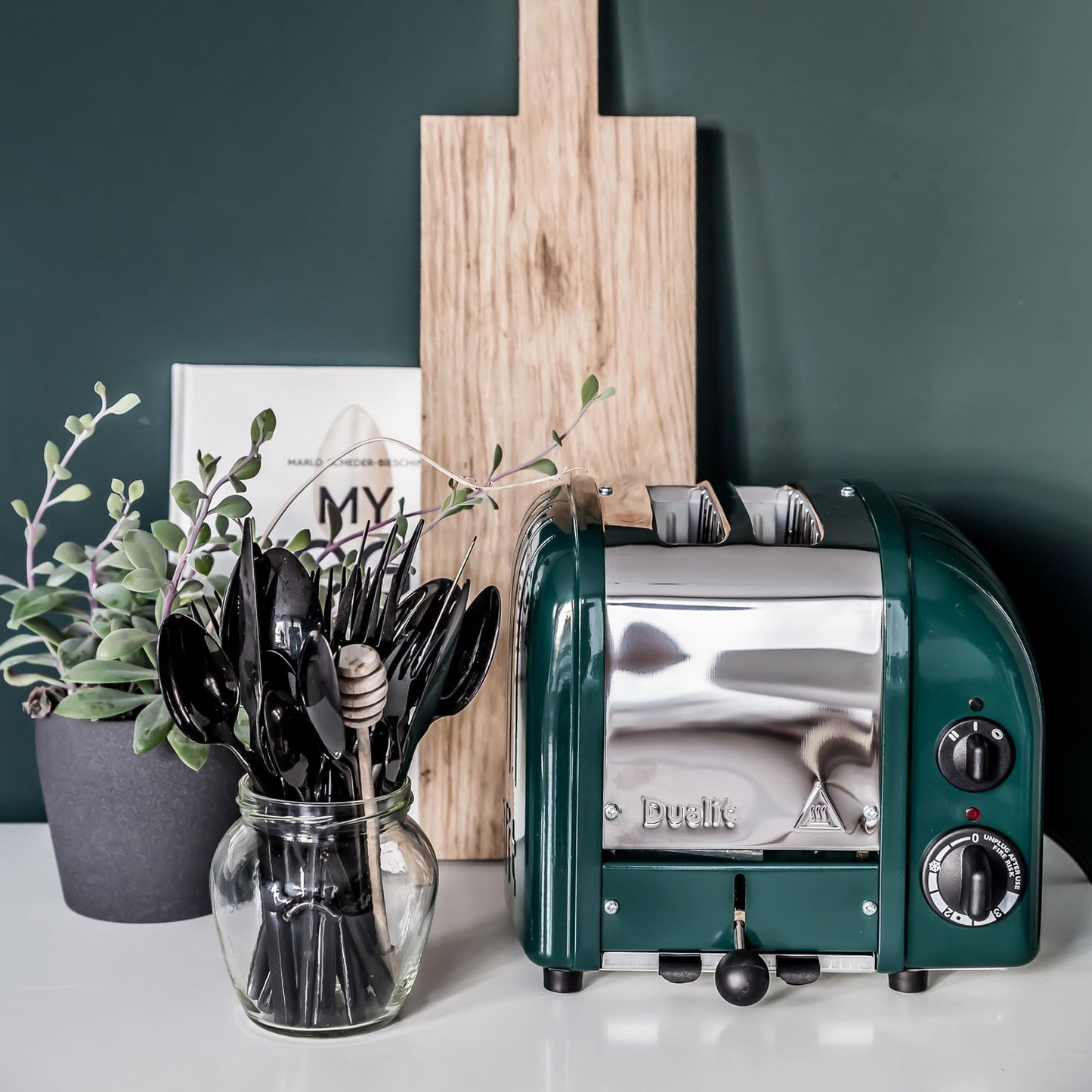 Dualit Classic Toaster Evergreen: 2-slice premium toaster, hand-built, replaceable elements, defrost, mechanical timer.
